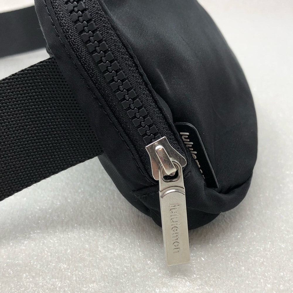 Lululemon Everywhere Belt Bag In Black - Picture 5 of 15